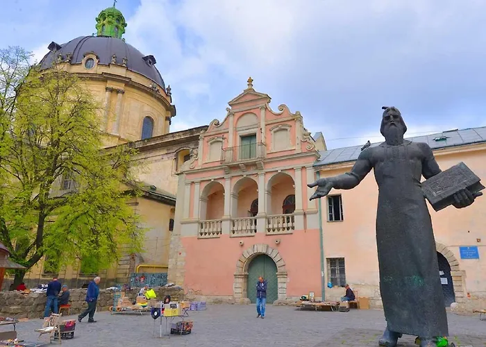 On Lychakivska شقة